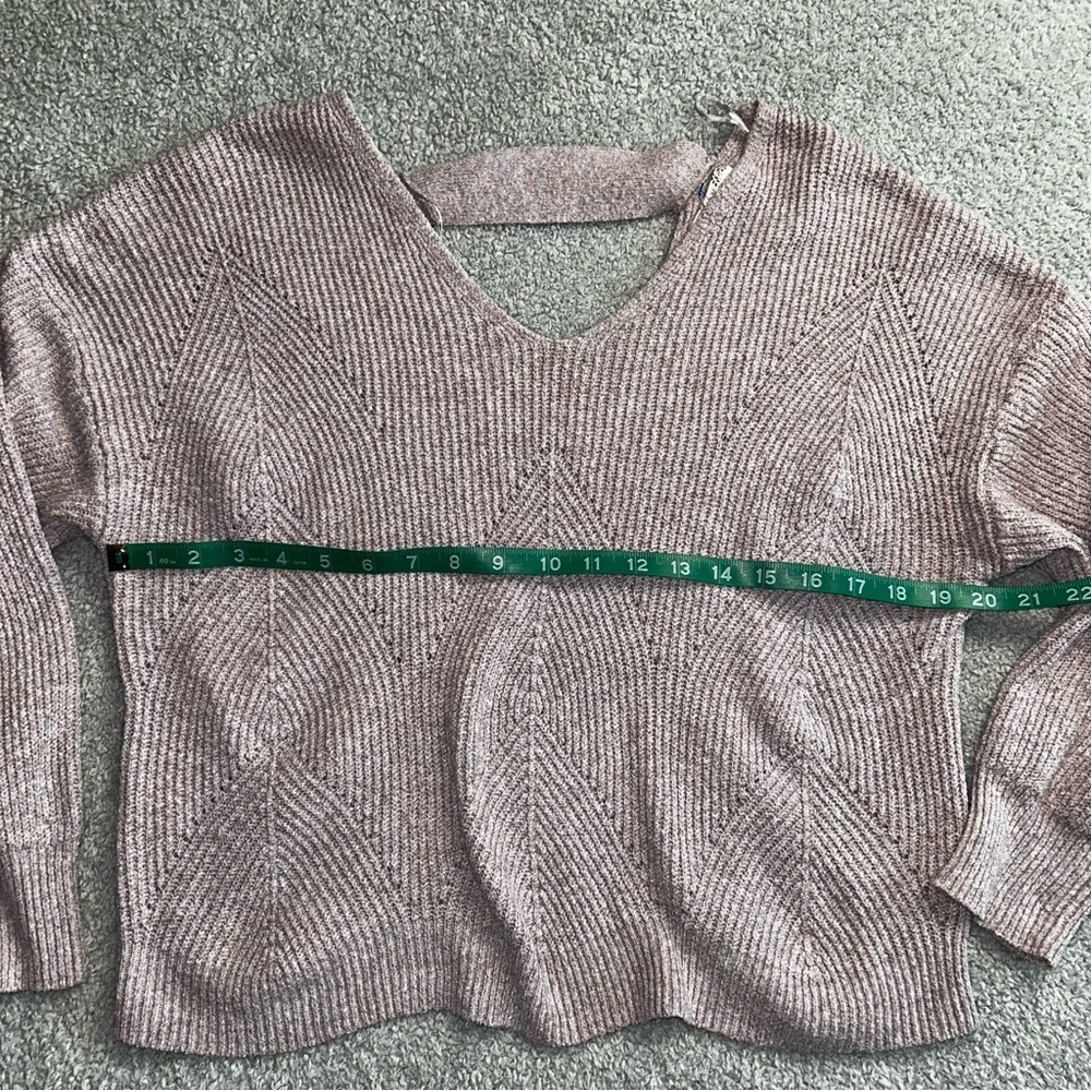 Pink Rose V-Neck Sweater - Lilac size large - Picture 4 of 5